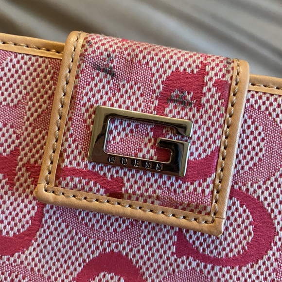 Pink guess wallet - Picture 4 of 4